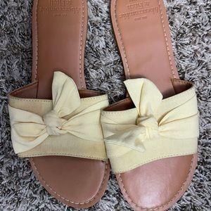 bow sandals